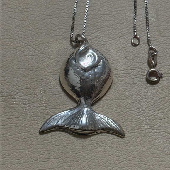 Beautiful Sterling Silver 925 Fish Pendant Necklace chain size 16’ - Picture 4 of 17